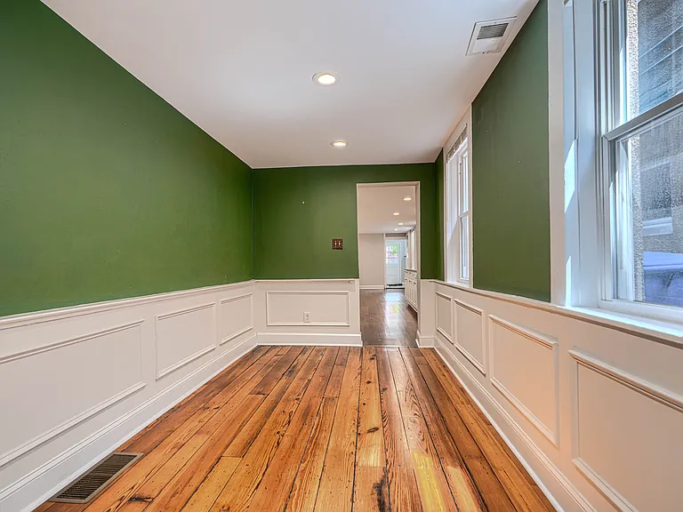 214 Warren Ave — Photo 5