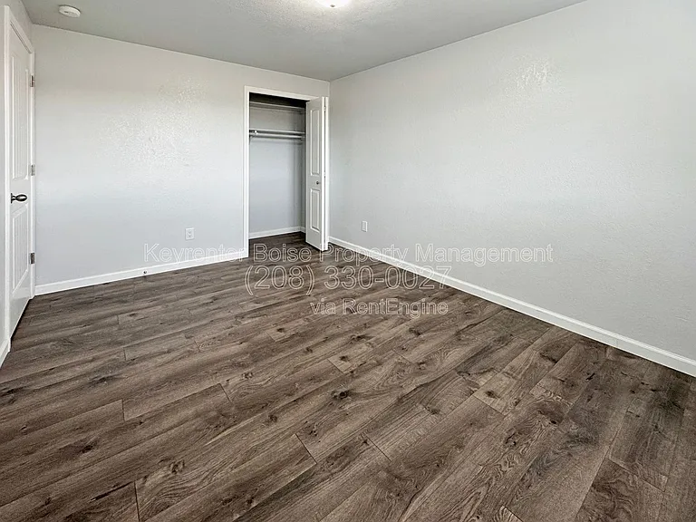 1773 W Victory Rd — Photo 16