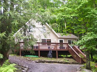 1035 Beaver Lake Dr, Lake Ariel, PA 18436