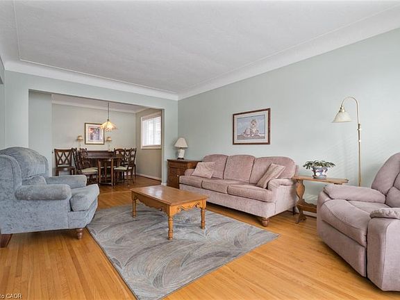 3rd image of 20 Cardinal Dr