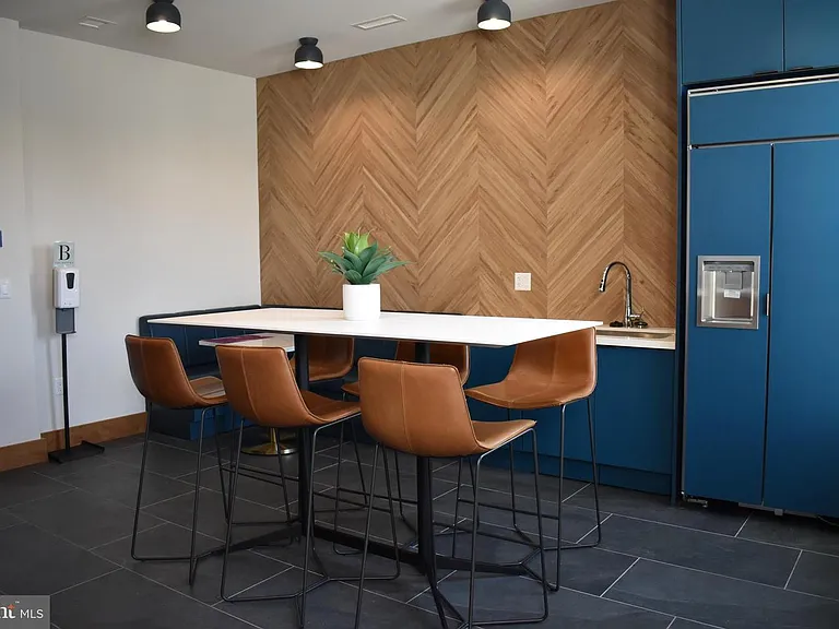 6803 Cameron #Penthouse 3 — Photo 32