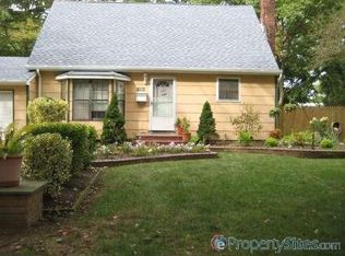 1584 Lincoln Blvd, Bay Shore, NY 11706