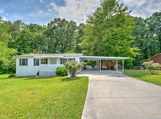 140 Burris Ln, Rocky Top, TN 37769