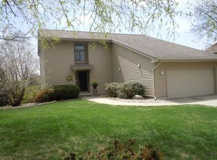 4306 92nd St, Urbandale, IA 50322