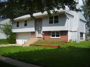 1113 Meadow Ln, Streamwood, IL 60107