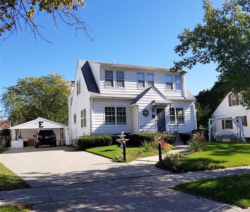 1st image of 305 Main St