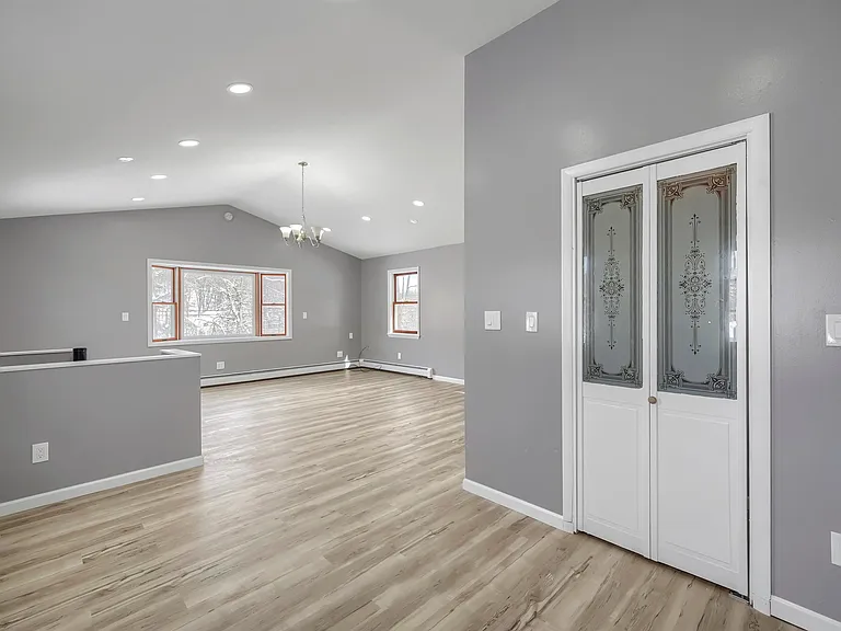447 Clove Rd — Photo 6