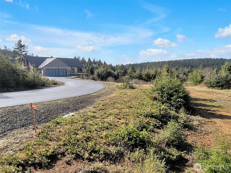 5th image of 3038 Ocean View Court