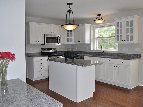 5th image of 4485 Lake Forest Dr E