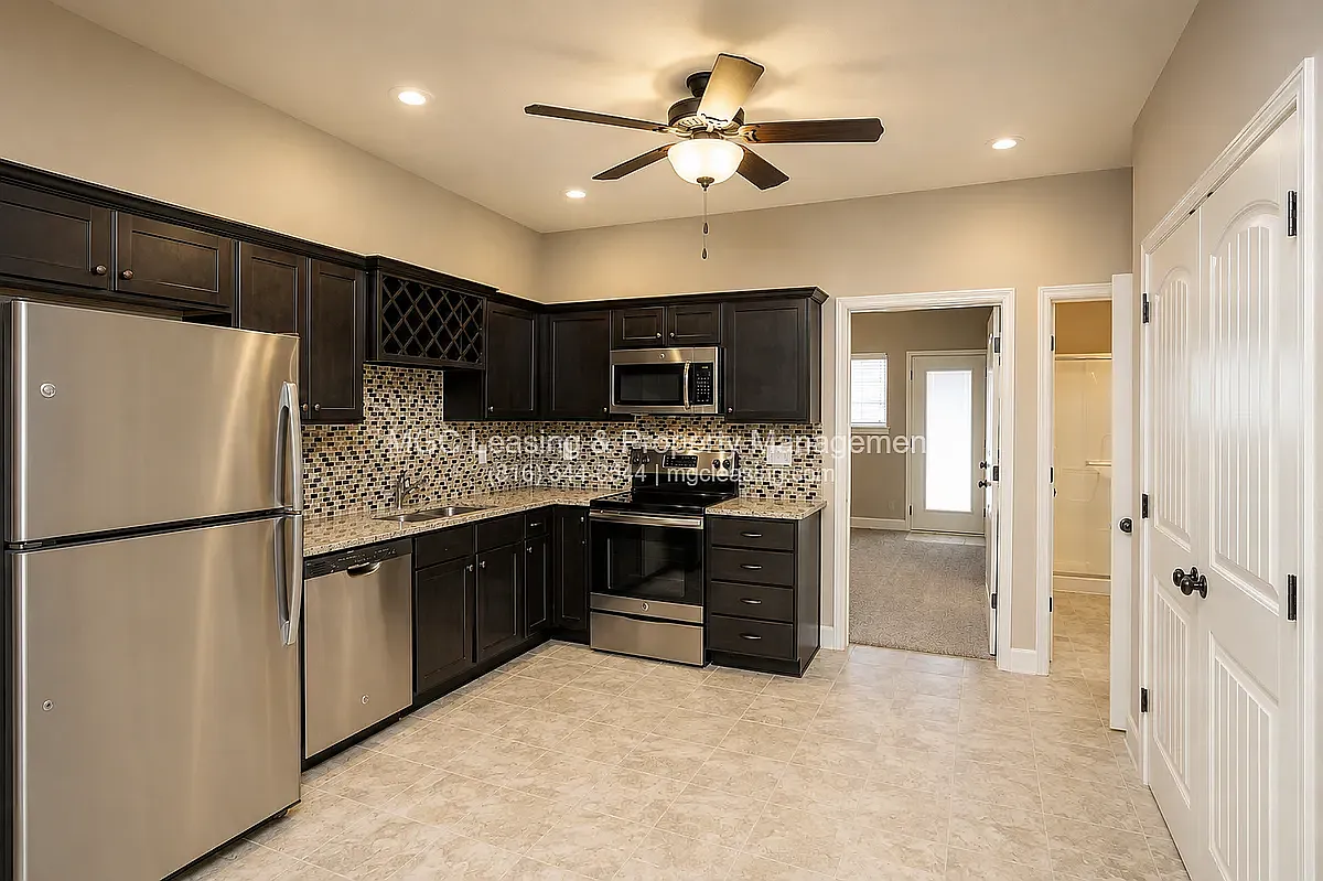 3 bed, 1224 sqft, $1,725 — Photo 4