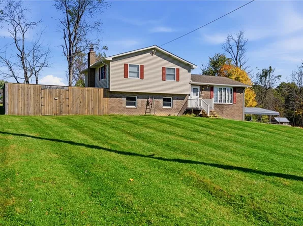 501 Scanga Dr, New Kensington, PA 15068