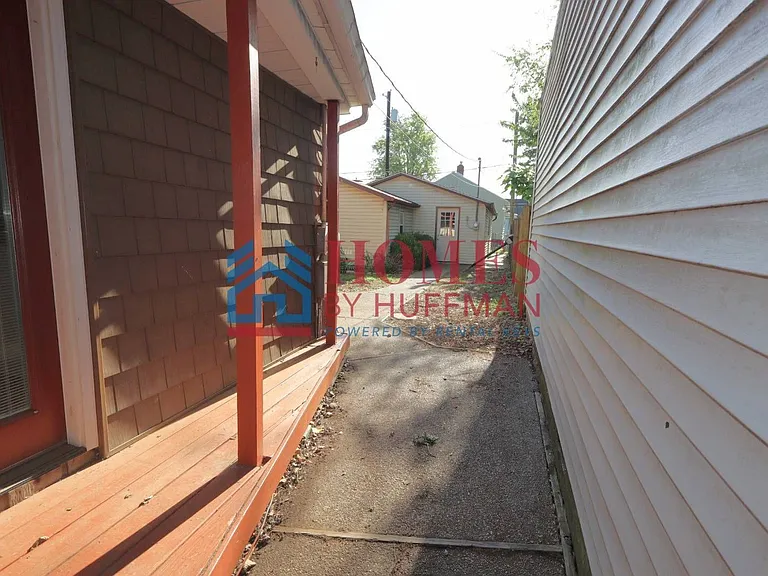1219 Harriet St — Photo 17