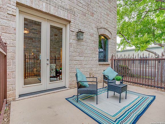 3rd image of 1202 S FLORES ST #101