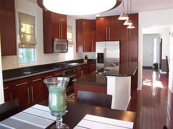 Kitchen with eat in area