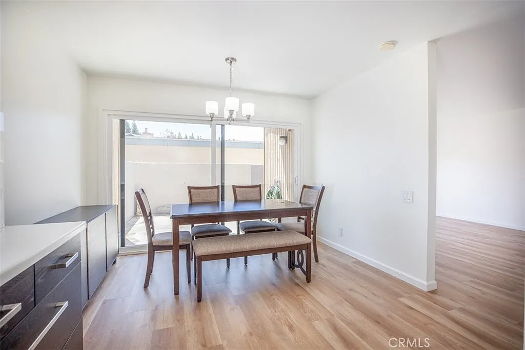 3 bed, 2.5 bath, 1192 sqft, $3,295 — Photo 3