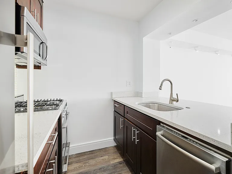 225 E 63rd St #LF — Photo 5