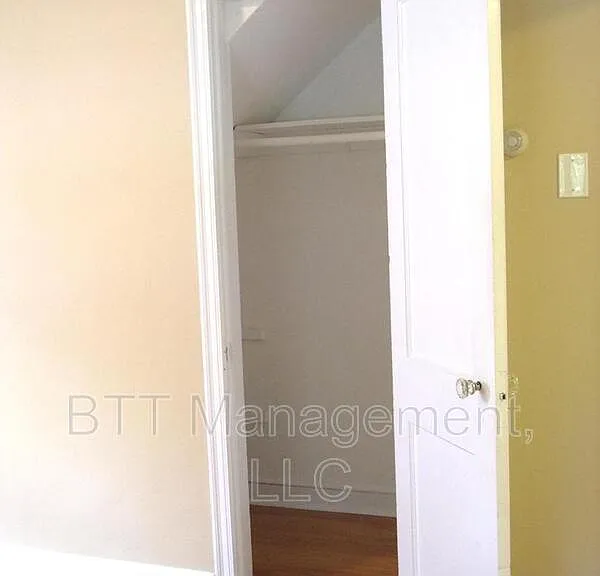 8401 Greenwood Ave #3 — Photo 9