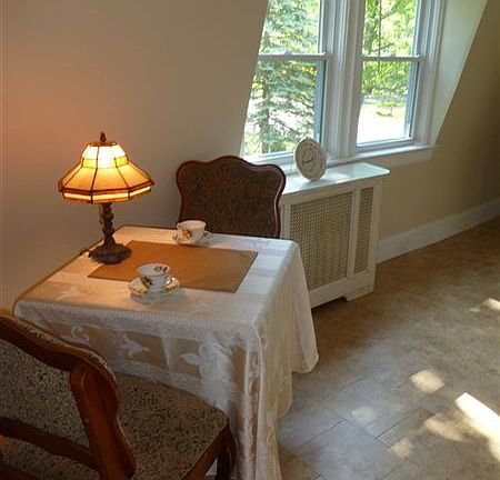 Eat-in Kitchen