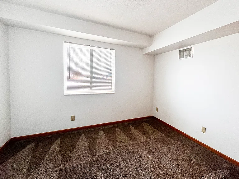 Viking Terrace Apartments — Photo 10