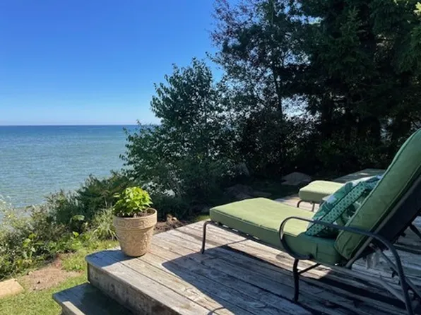 1515 Lakeside Dr, Harbor Beach, MI 48441