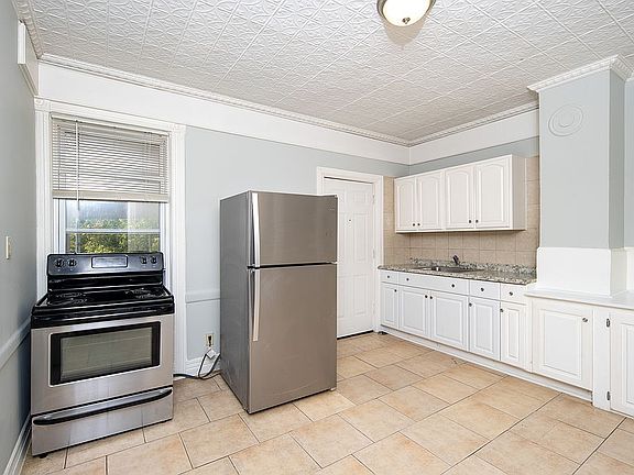 3rd image of 233 Stowe Ave