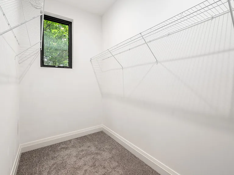 190 College Aly — Photo 28