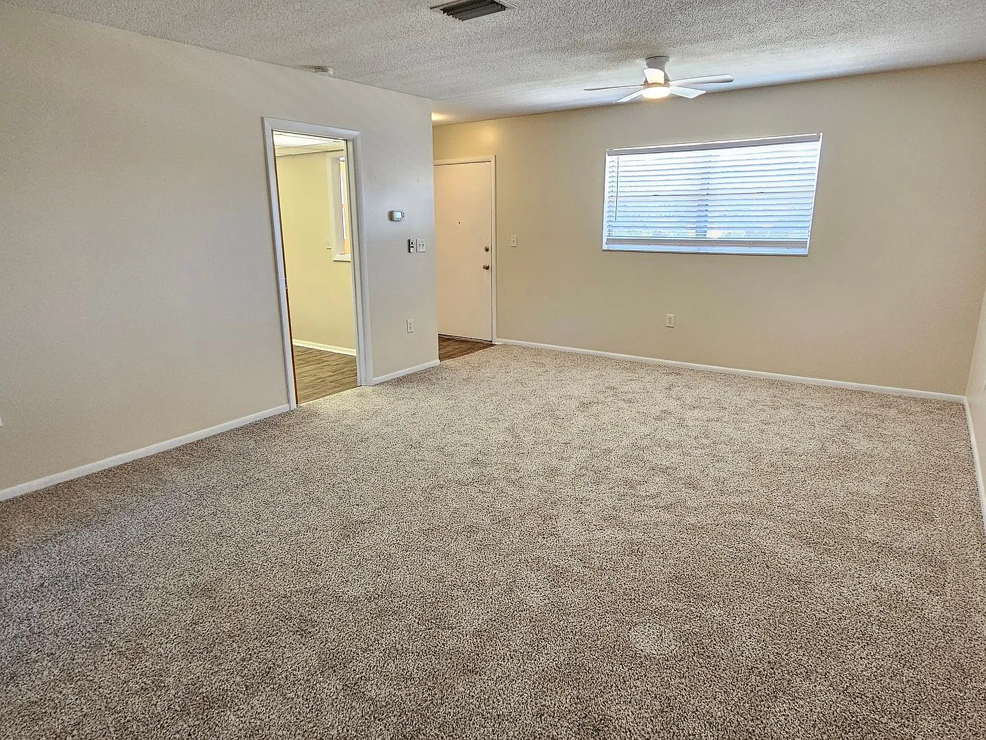 Annual Unfurnished 2 Bedroom 1.5 Bathroom Second Floor Condo in Puritan Arms - includes Water, Se... — Photo 4