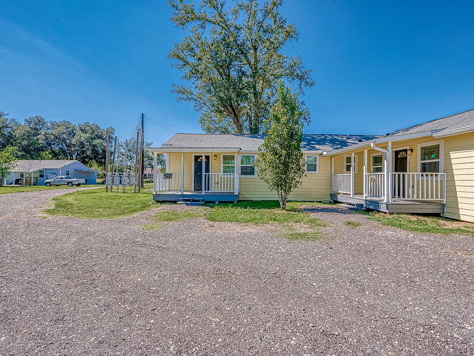2 Bedroom 2 Bathroom on right side of duplex