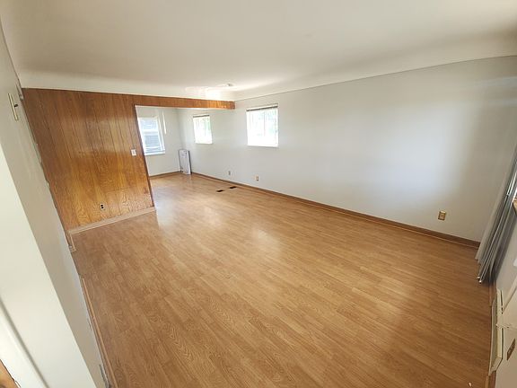 3rd image of 20736 Crestmont Ln