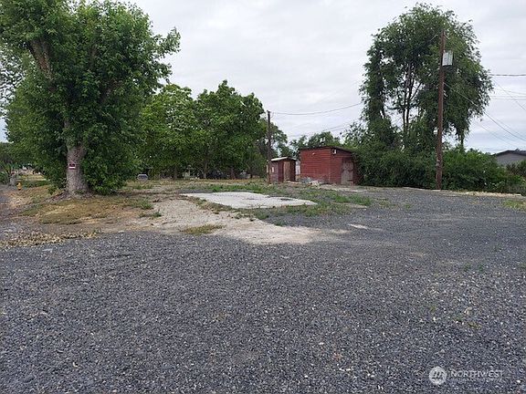3rd image of 3164 3150 NE Valley Road