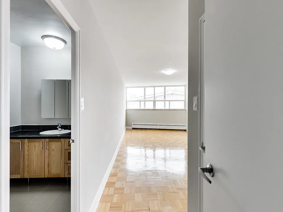 6000 Bathurst St