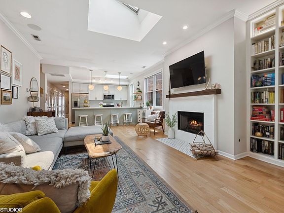 3rd image of 2031 W Pierce Ave APT 3B