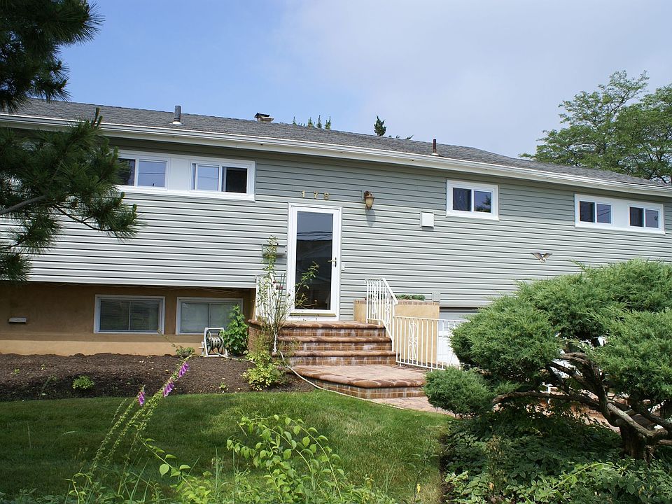 1st image of 178 Secatogue Ln W