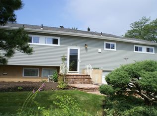178 Secatogue Ln W, West Islip, NY