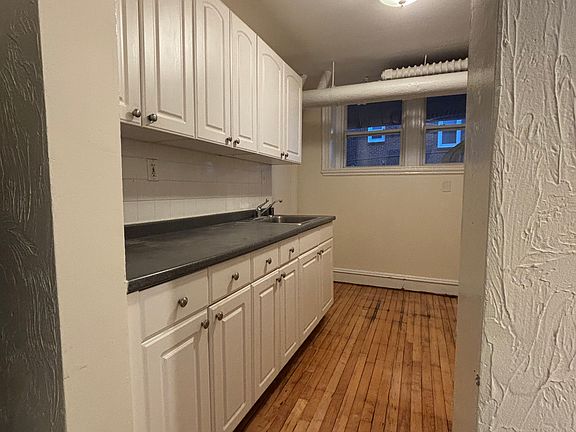 4th image of 35 Waterston Ave #B