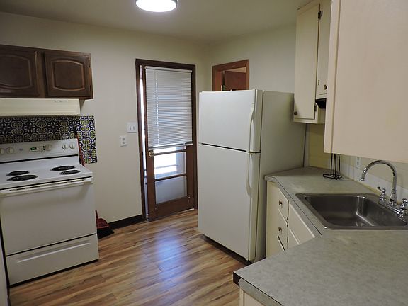 4th image of 326 W 1st St