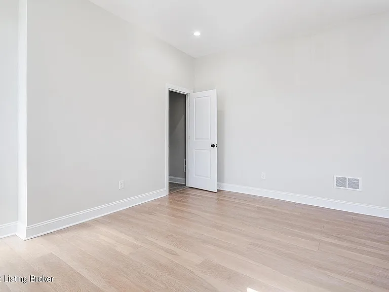 1518 Christy Ave — Photo 24
