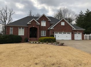 385 Ashcreek Rd, Paducah, KY 42001