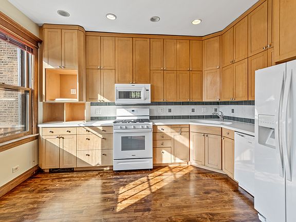 3rd image of 1341 W Carmen Ave #2