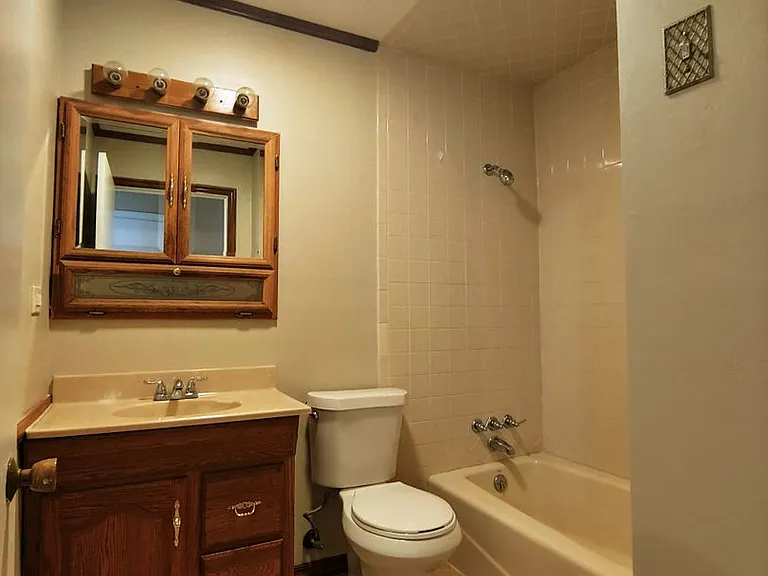 10005 Raymond Dr — Photo 17
