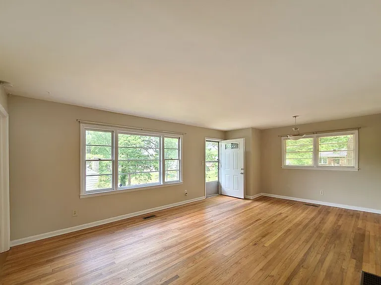 3225 Forrest Hills Dr — Photo 10