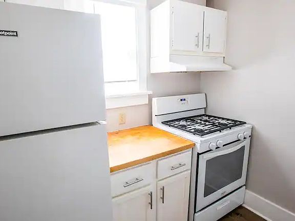 2nd image of 1122 S 32nd St #4