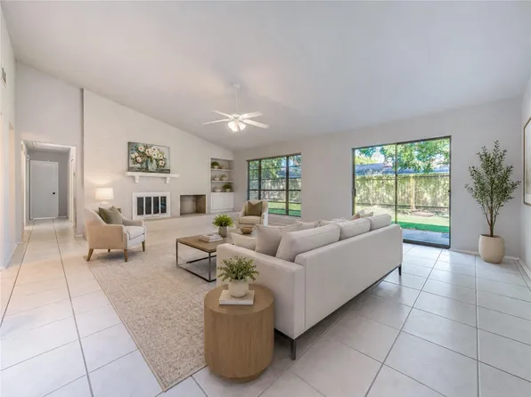 10514 Rancho Bernardo Ln, Sugar Land, TX 77498
