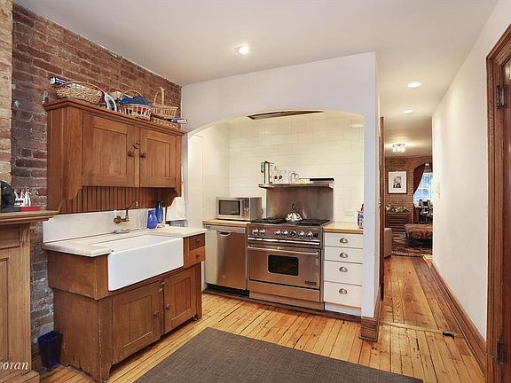 3rd image of 157 W 82nd St APT 1
