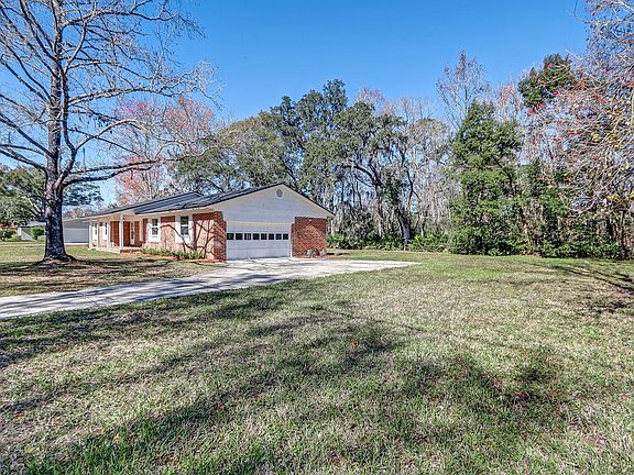 2nd image of 609 Claire Ln
