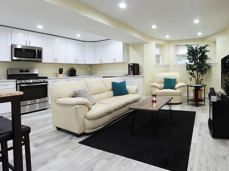 3824 N Kenmore Ave #G — Photo 1
