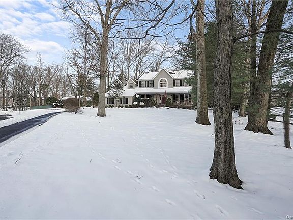 3rd image of 20 Croyden Ln