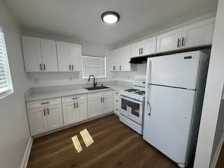 121 W Century Blvd — Photo 4