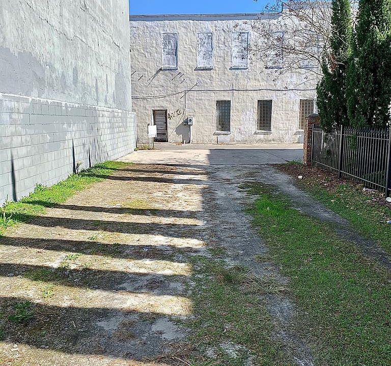 1st image of 105 N Ashley St