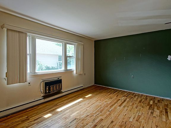 5th image of 53 Allaire Dr